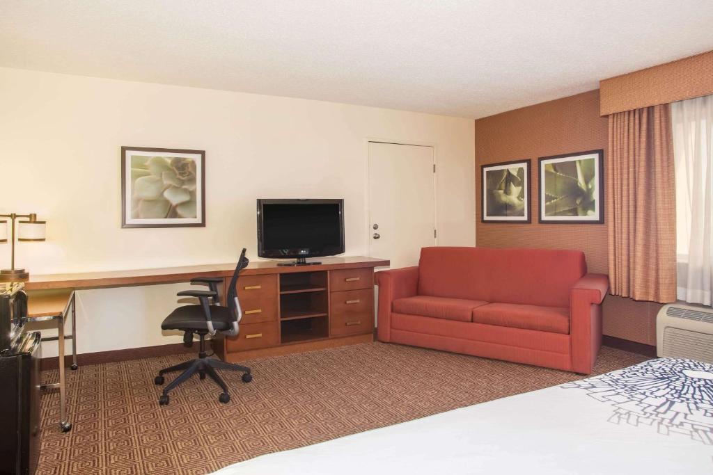 La Quinta by Wyndham Columbia - image 2