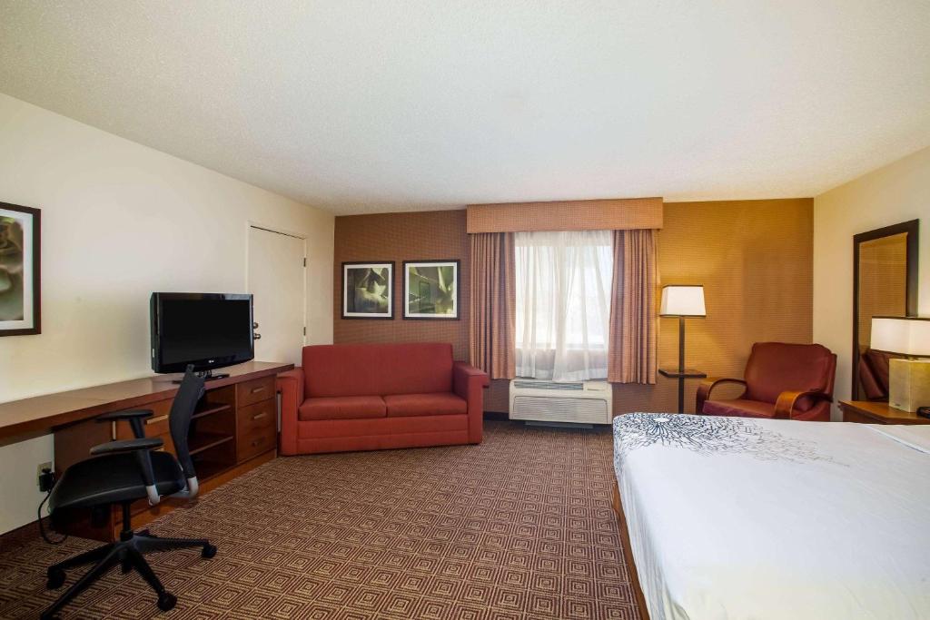 La Quinta by Wyndham Columbia - image 3