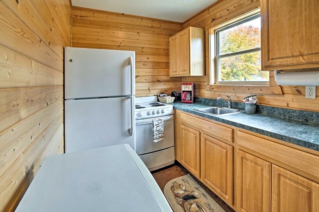 Lakefront Columbia Cabin with Views and Porch! - image 5