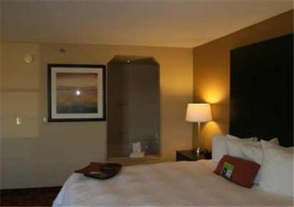 Hampton Inn Columbia - image 16