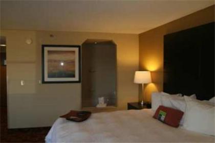 Hampton Inn Columbia - image 8