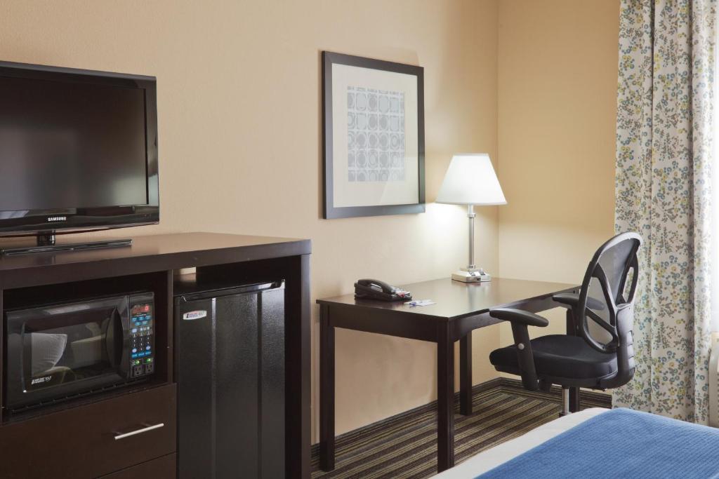 Holiday Inn Express Columbia an IHG Hotel - image 2