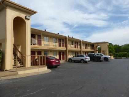 Red Roof Inn Columbia TN - image 1