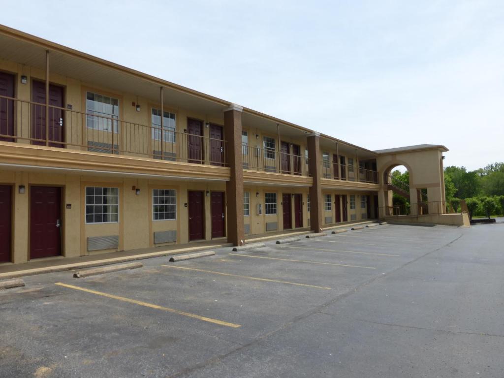 Red Roof Inn Columbia TN - image 3