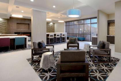 La Quinta Inn & Suites by Wyndham Maingate Fort Jackson - image 2