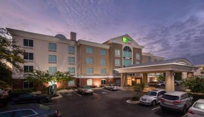 Holiday Inn Express & Suites Columbia-I-26 @ Harbison Blvd an IHG Hotel - image 13