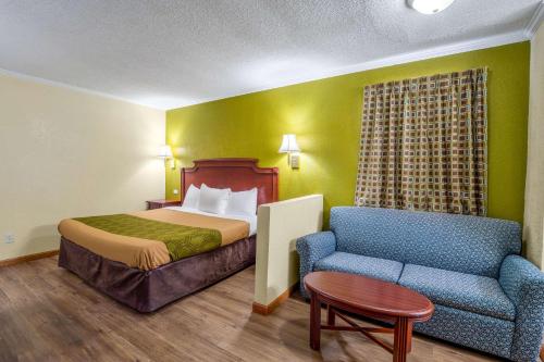 Rodeway Inn & Suites Fort Jackson - image 3