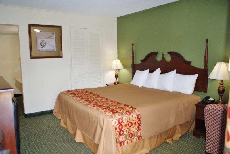 Americas Best Value Inn Fort Jackson - image 5