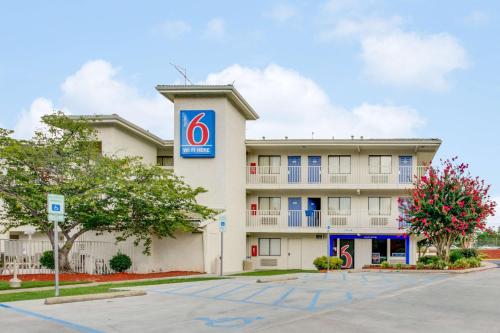 Motel 6-Columbia SC - West - main image