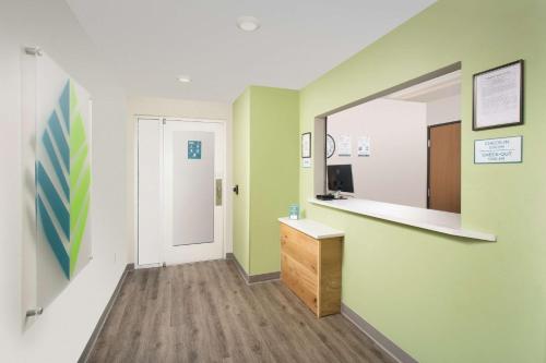 WoodSpring Suites Columbia Fort Jackson - image 3