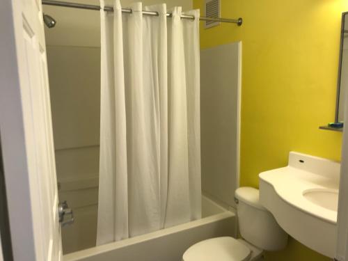 InTown Suites Extended Stay Columbia SC - Columbiana - image 2