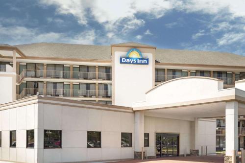 Days Inn by Wyndham Columbus-North Fort Benning - main image