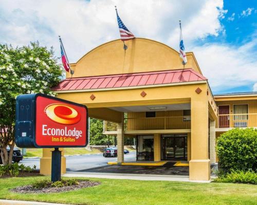 Econo Lodge Inn & Suites at Fort Benning - image 2