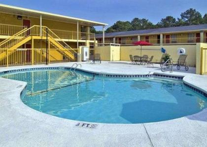 Econo Lodge Inn & Suites at Fort Benning - image 3