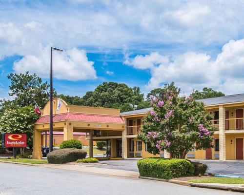 Econo Lodge Inn & Suites at Fort Benning - image 5