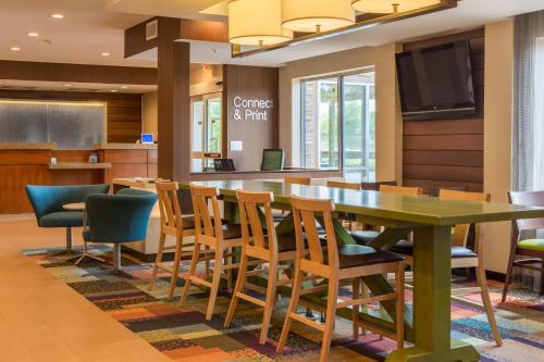 Fairfield Inn & Suites by Marriott Columbus - image 5