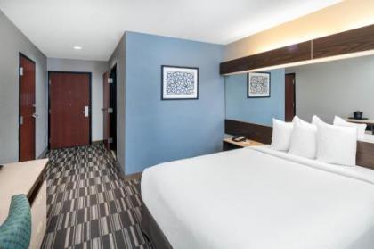 Microtel Inn & Suites Columbus North - image 4