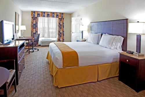 Holiday Inn Express & Suites Columbus at Northlake an IHG Hotel - image 3