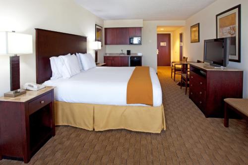 Holiday Inn Express & Suites Columbus at Northlake an IHG Hotel - image 4