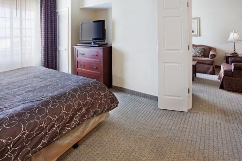 Staybridge Suites Columbus - Fort Benning an IHG Hotel - image 4