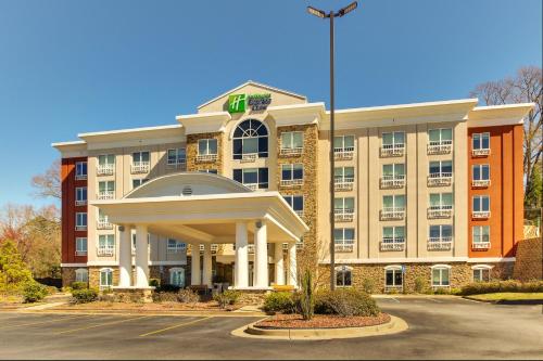 Holiday Inn Express Hotel & Suites Columbus-Fort Benning an IHG Hotel - main image