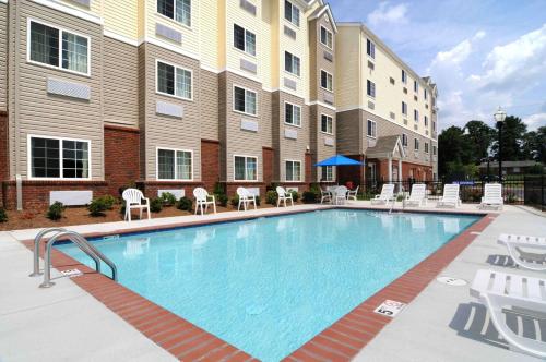 Microtel Inn & Suites by Wyndham Columbus/Near Fort Benning - image 2