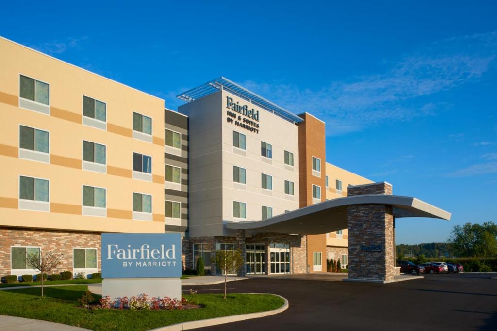 Fairfield Inn & Suites by Marriott Columbus IN - image 4