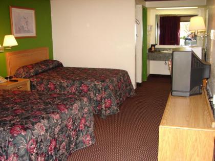 Columbus Inn & Suites - image 7