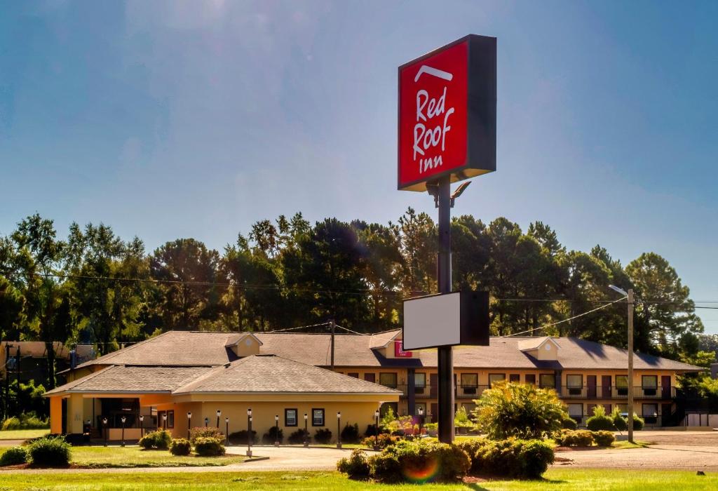 Red Roof Inn Columbus MS - main image