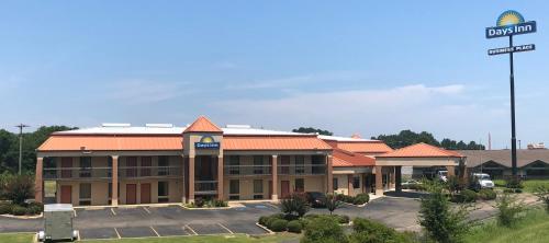 Days Inn by Wyndham Columbus - image 3