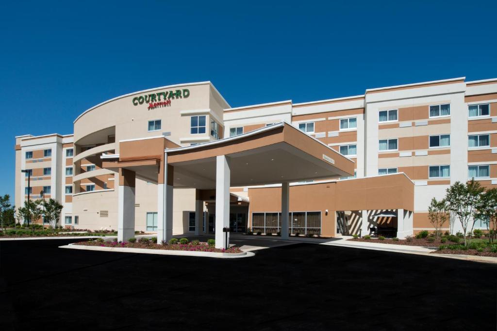 Courtyard by Marriott Columbus - image 2