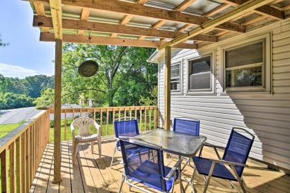 Quaint Cottage with Deck Near tryon Equestrian Center North Carolina