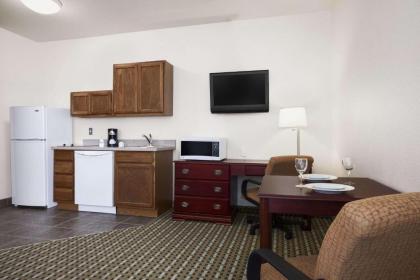 Days Inn & Suites by Wyndham Columbus NE - image 3