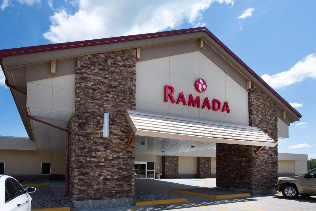 Ramada by Wyndham Columbus Hotel & Conference Center - main image