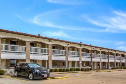 Americas Best Value Inn Columbus - image 2