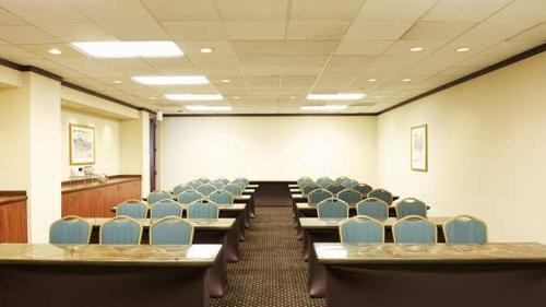 DoubleTree Suites by Hilton Columbus - image 2