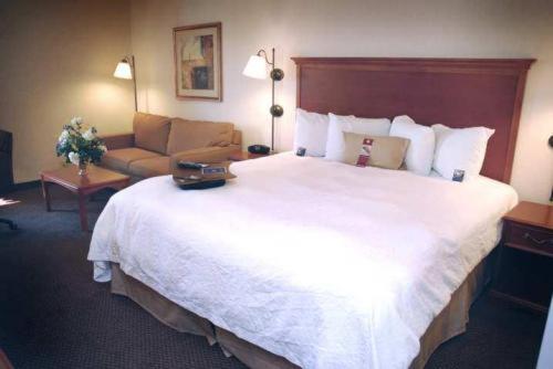 Hampton Inn Columbus-International Airport - image 2