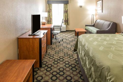 Quality Inn & Suites Columbus - image 2