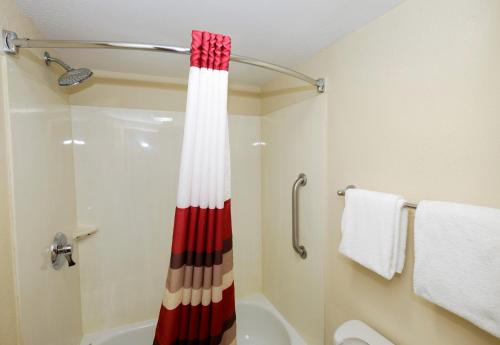 Red Roof Inn Columbus West - Hilliard - image 3