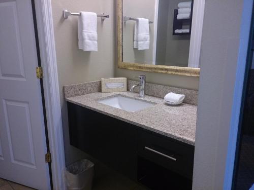 Staybridge Suites Columbus-Airport an IHG Hotel - image 2