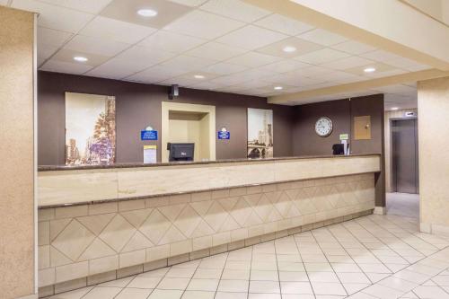 Days Inn by Wyndham Columbus Airport - image 3