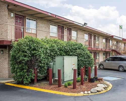 Econo Lodge Columbus - image 4