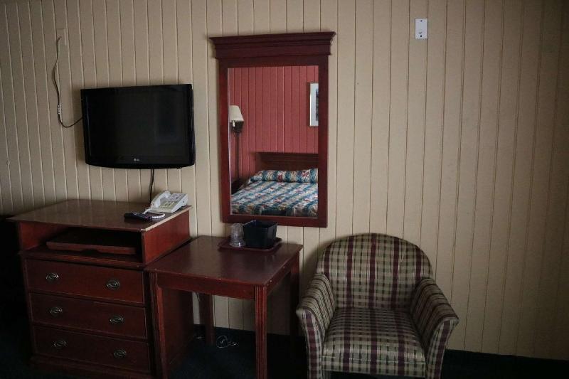 Inn Towne Motel - image 4