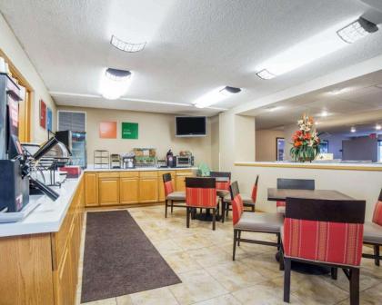 Comfort Inn - image 9