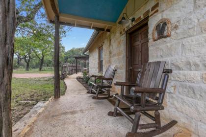 New! Luxury Home with Hot tub Fire Pit & Hill Country Views - image 10