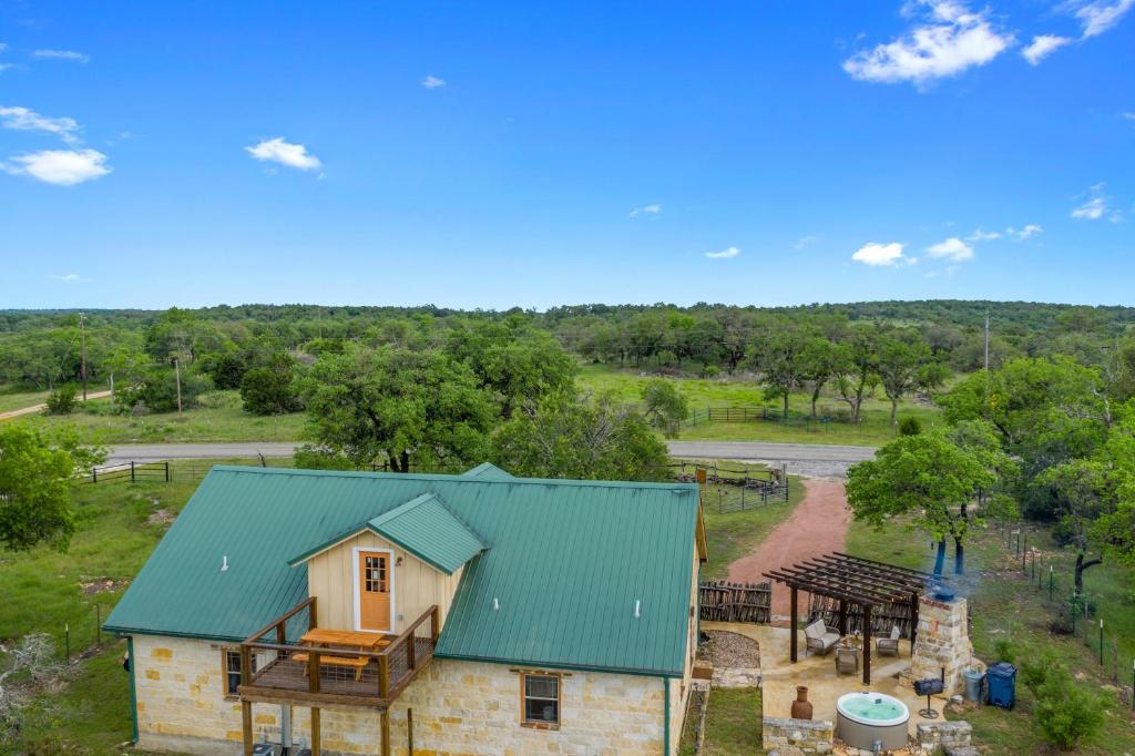 New! Luxury Home with Hot tub Fire Pit & Hill Country Views - image 7