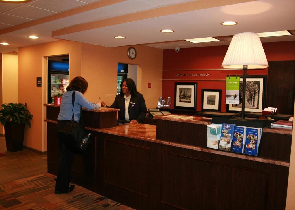 Hampton Inn Long Island/Commack - image 7