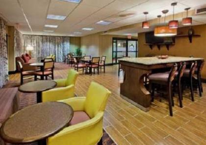 Hampton Inn Commerce - image 2