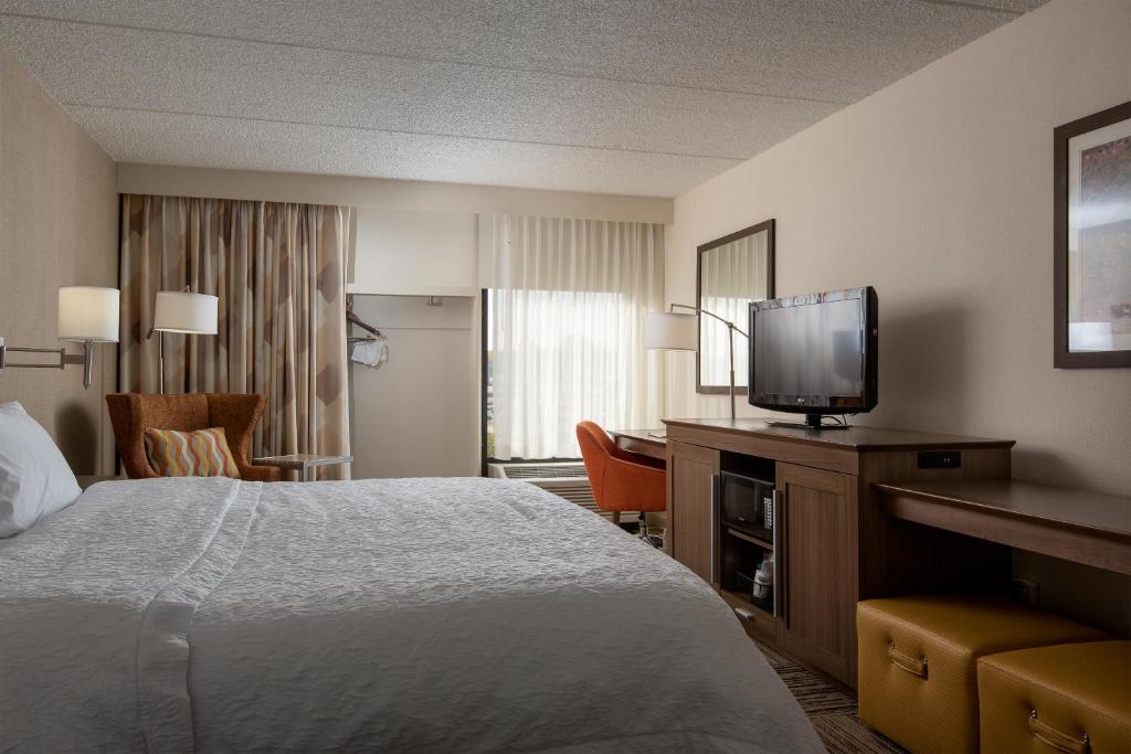 Hampton Inn Commerce - image 5