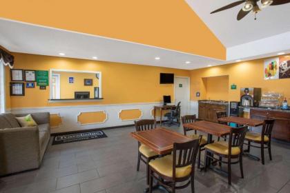 Travelodge by Wyndham Commerce GA Near Tanger Outlets Mall - image 12